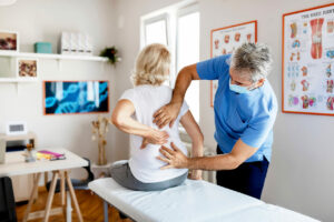 chiropractor managing the pain of a female patient